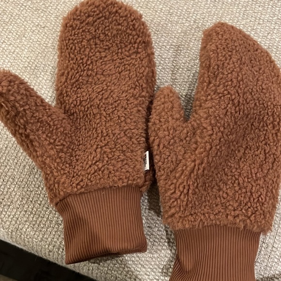 Mittens - Picture 2 of 2